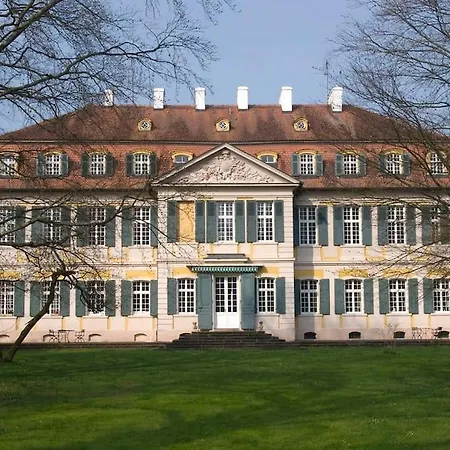 Vila Forsthaus Schloss Dennenlohe *